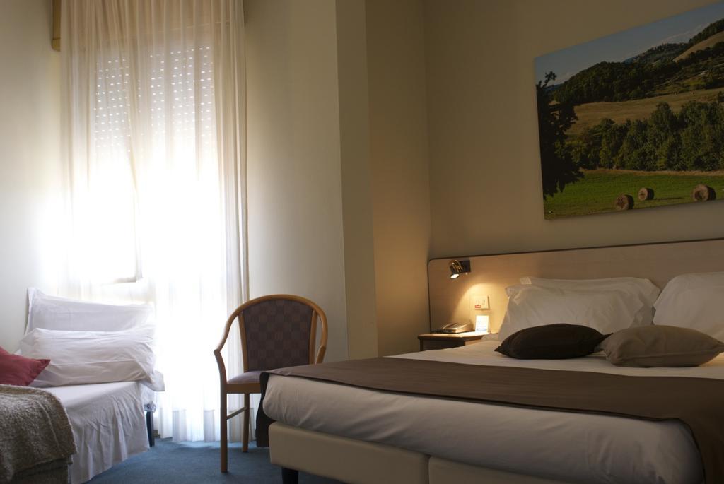 Hotel Ristorante Alcide Poggibonsi Dış mekan fotoğraf