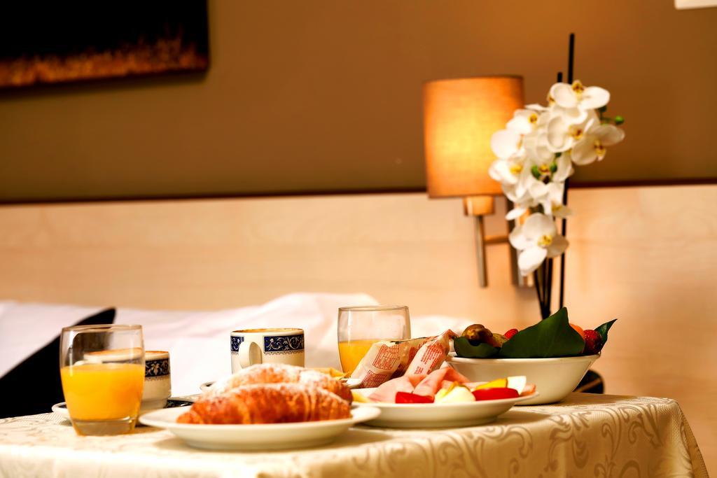 Hotel Ristorante Alcide Poggibonsi Dış mekan fotoğraf